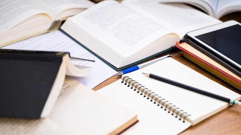 /content/dam/cultura-one/les-guides/rentree-des-classes/comment-choisir-un-livre-de-révision/NAV_SMT-Comment-choisir-livre-revision2.jpg