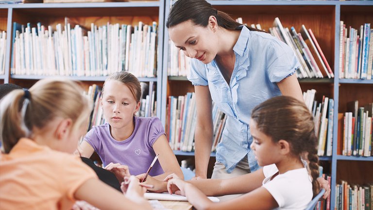 /content/dam/cultura-one/les-guides/rentree-des-classes/comment-choisir-un-livre-de-soutien-scolaire/NAV_SMT-livre-soutien-scolaire.jpg