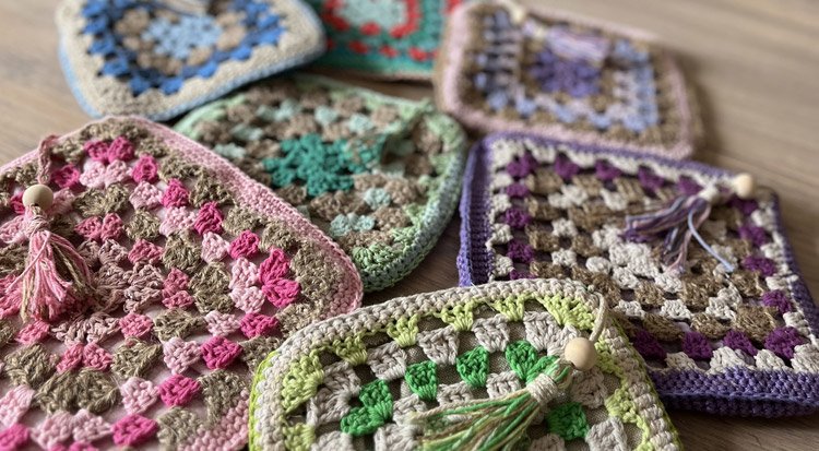 /content/dam/cultura-one/les-guides/tout-savoir-sur-le-granny-square/TUTO_CMS_granny_square_mathilde_1.jpg