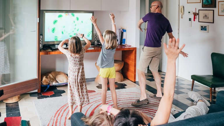 /content/dam/cultura-one/les-guides/univers-enfants/que-faire-quand-il-pleut-en-famille/NAV_SMT_Activité-famille.jpg
