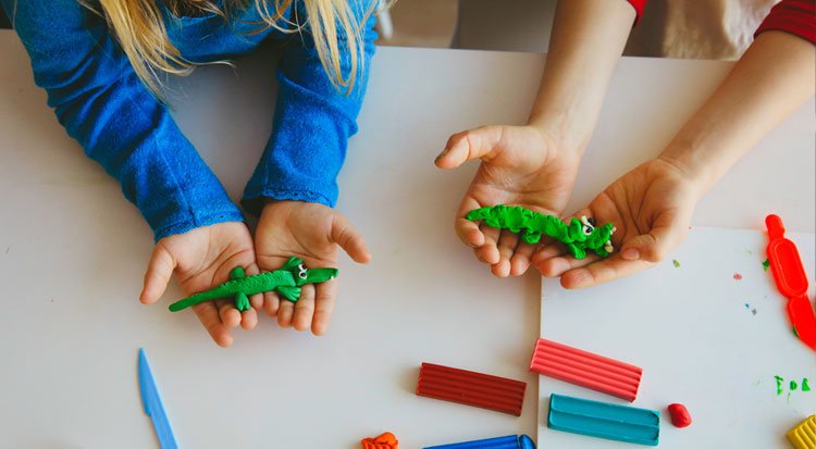 /content/dam/cultura-one/les-guides/univers-enfants/que-faire-quand-il-pleut-en-famille/TUTO_CMS_activite_pluie_4.jpg