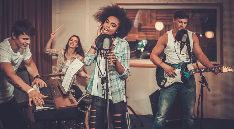 /content/dam/cultura-one/les-guides/univers-musique/fete-de-la-musique/comment-preparer-son-premier-concert/TUTO_CMS_organiser_premier_concert_2.jpg