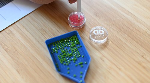 /content/dam/cultura-one/les-tutos/2021/broderie-diamant-frida-khalo/TUTO_CMS_broderiefrida_5.jpg