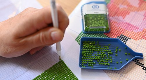 /content/dam/cultura-one/les-tutos/2021/broderie-diamant-frida-khalo/TUTO_CMS_broderiefrida_7.jpg