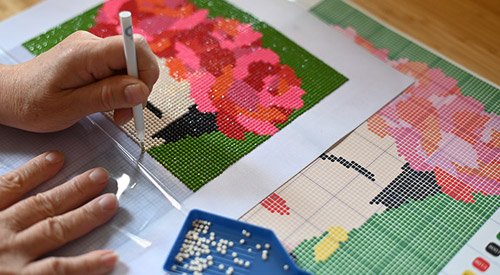 /content/dam/cultura-one/les-tutos/2021/broderie-diamant-frida-khalo/TUTO_CMS_broderiefrida_8.jpg