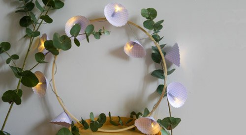 /content/dam/cultura-one/les-tutos/2021/guirlande-lumineuse-avec-feuilles-à-carreaux/TUTO_CMS_Guirlande.jpg