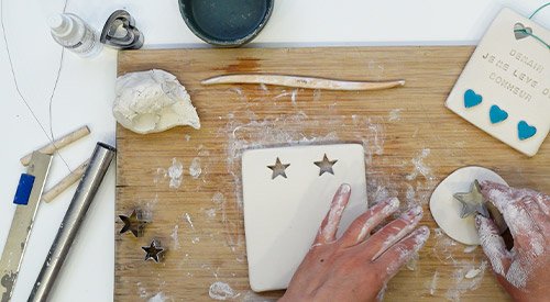 /content/dam/cultura-one/les-tutos/2021/plaque-décorative/TUTO_CMS_plaque5.jpg