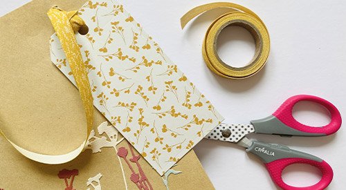 /content/dam/cultura-one/les-tutos/2021/pochette-cadeau-herbier---garden-party/TUTO_CMS_giftbag7.jpg