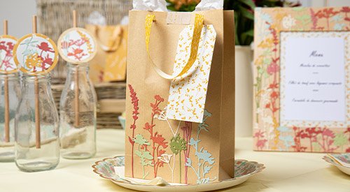 /content/dam/cultura-one/les-tutos/2021/pochette-cadeau-herbier---garden-party/TUTO_CMS_giftbag9.jpg
