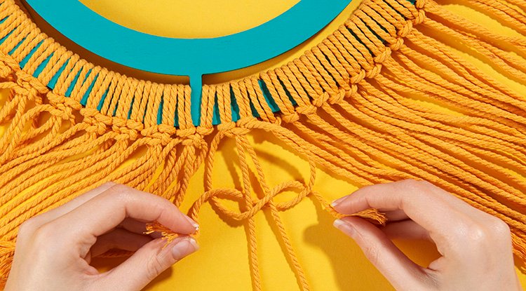 /content/dam/cultura-one/les-tutos/2022/courants-d'air/blooming-miroir-macrame/TUTO_CMS_Blooming_miroir_macramé_05.jpg