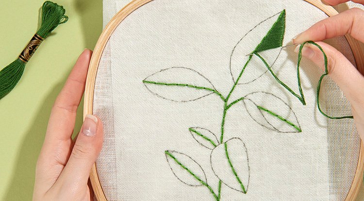 /content/dam/cultura-one/les-tutos/2022/courants-d'air/broderie-cuisine-aromates/TUTO_CMS_broderie_aromates_04.jpg