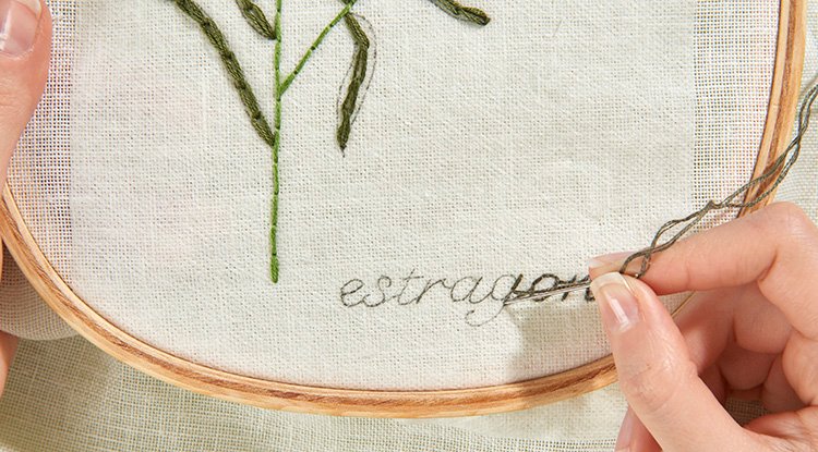 /content/dam/cultura-one/les-tutos/2022/courants-d'air/broderie-cuisine-aromates/TUTO_CMS_broderie_aromates_07.jpg