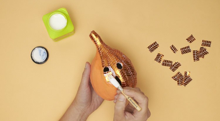 /content/dam/cultura-one/les-tutos/2022/halloween/bonbonniere-citrouilles-en-papier-mache/TUTO_CMS_bonbonniere_papier_mache_7.jpg