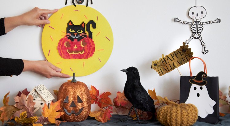 /content/dam/cultura-one/les-tutos/2022/halloween/toile-citrouille-perles-a-repasser/TUTO_CMS_toile_perles_a_repasser_9.jpg
