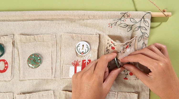 Calendrier de l'Avent en tissu avec Marabu - Noël Tradition | Cultura