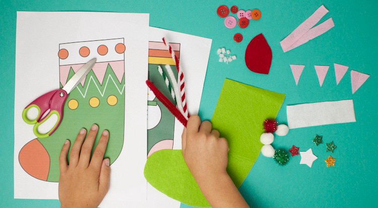 /content/dam/cultura-one/les-tutos/2022/noel/chaussettes-noel-en-feutrine/TUTO_CMS_chaussettes_noel_feutrine_4.jpg