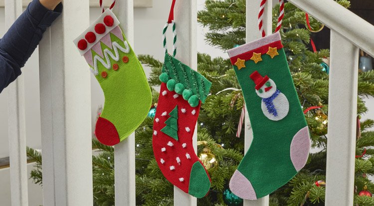 /content/dam/cultura-one/les-tutos/2022/noel/chaussettes-noel-en-feutrine/TUTO_CMS_chaussettes_noel_feutrine_9.jpg