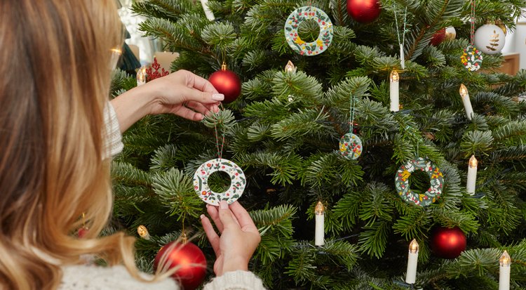 /content/dam/cultura-one/les-tutos/2022/noel/suspensions-de-noel-en-pate-fimo/TUTO_CMS_Suspension-pate-fimo-final.jpg