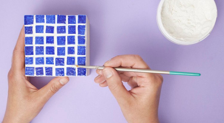 /content/dam/cultura-one/les-tutos/2022/pot-mosaique--arty/TUTO_CMS_Pot-mosaique-arty_6.jpg