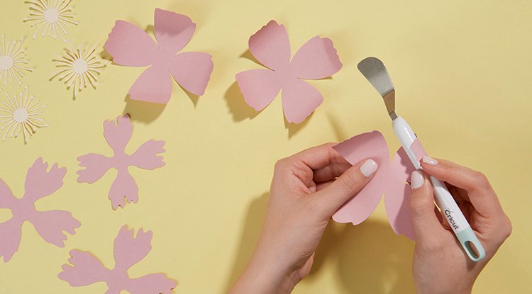 /content/dam/cultura-one/les-tutos/2022/pâques/fleurs-en-papier/TUTO_CMS_Paques_fleurs_papier_5.jpg
