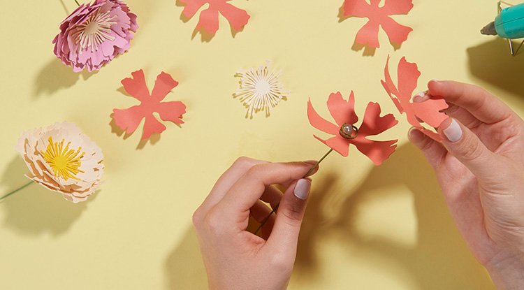 /content/dam/cultura-one/les-tutos/2022/pâques/fleurs-en-papier/TUTO_CMS_Paques_fleurs_papier_8.jpg