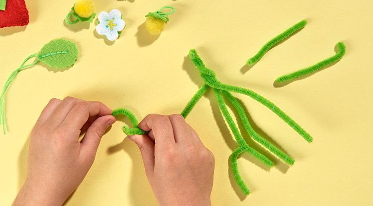 /content/dam/cultura-one/les-tutos/2022/pâques/jardin-potager-en-feutrine-et-bois/TUTO_CMS_potager_feutrine_13.jpg