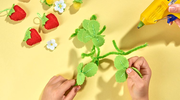 /content/dam/cultura-one/les-tutos/2022/pâques/jardin-potager-en-feutrine-et-bois/TUTO_CMS_potager_feutrine_14.jpg