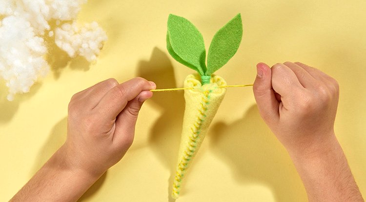 /content/dam/cultura-one/les-tutos/2022/pâques/jardin-potager-en-feutrine-et-bois/TUTO_CMS_potager_feutrine_6.jpg