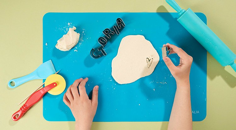 /content/dam/cultura-one/les-tutos/2022/voyons-vert/suspension-arc-en-ciel-pate-sel-comestible/TUTO_CMS_suspension-arc-en-ciel-pate-sel-comestible_4.jpg