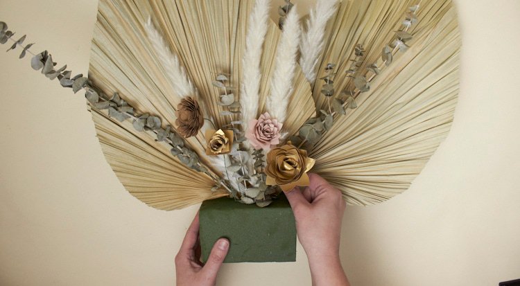 /content/dam/cultura-one/les-tutos/2023/mariage/centre-de-table-fleurs-papier/TUTO_CMS_mariage-centre-table_7.jpg