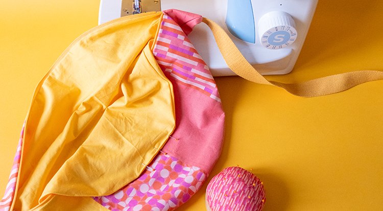 /content/dam/cultura-one/les-tutos/2023/moi-qui-l-ai-fait/coudre-son-sac-banane-xxl/TUTO_CMS_banane_8.jpg