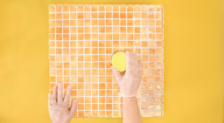 /content/dam/cultura-one/les-tutos/2023/moi-qui-l-ai-fait/cube-mosaique-bout-de-canape/TUTO_CMS_Bout-de-canape_6.jpg