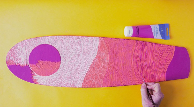 /content/dam/cultura-one/les-tutos/2023/moi-qui-l-ai-fait/gravure-sur-acrylique/TUTO_CMS_Planche de surf-Gravure acry_9.jpg