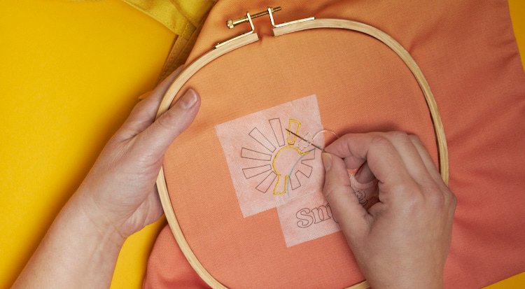 /content/dam/cultura-one/les-tutos/2023/moi-qui-l-ai-fait/tote-bag-personnalise/TUTO_CMS_Totebag-Spring_4.jpg