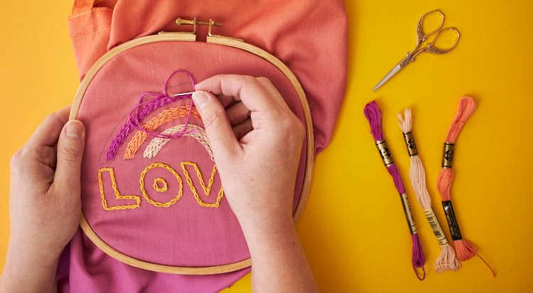 /content/dam/cultura-one/les-tutos/2023/moi-qui-l-ai-fait/tote-bag-personnalise/TUTO_CMS_Totebag-Spring_6.jpg