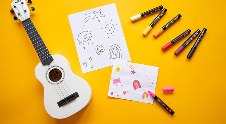 /content/dam/cultura-one/les-tutos/2023/mois-des-momes/deco-ukulele-posca/TUTO_CMS_Ukulele_1.jpg