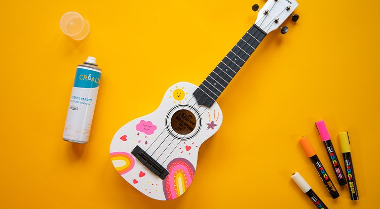/content/dam/cultura-one/les-tutos/2023/mois-des-momes/deco-ukulele-posca/TUTO_CMS_Ukulele_6.jpg