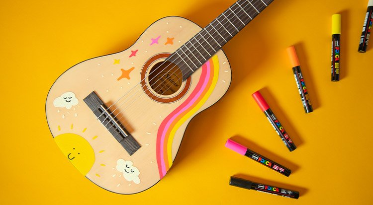 /content/dam/cultura-one/les-tutos/2023/mois-des-momes/deco-ukulele-posca/TUTO_CMS_Ukulele_7.jpg