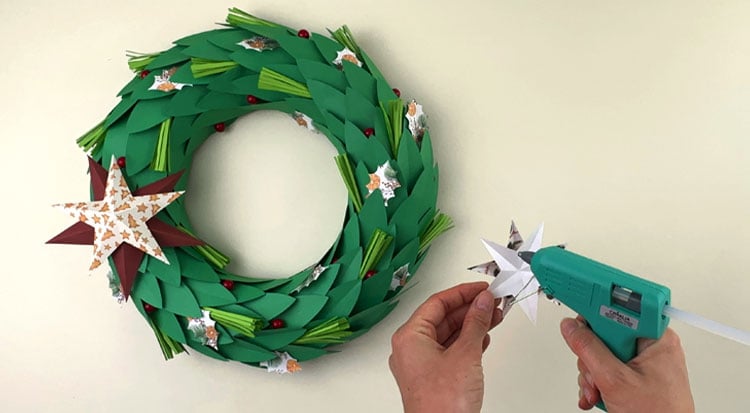 Tuto couronne de Noël en papier avec Clairefontaine