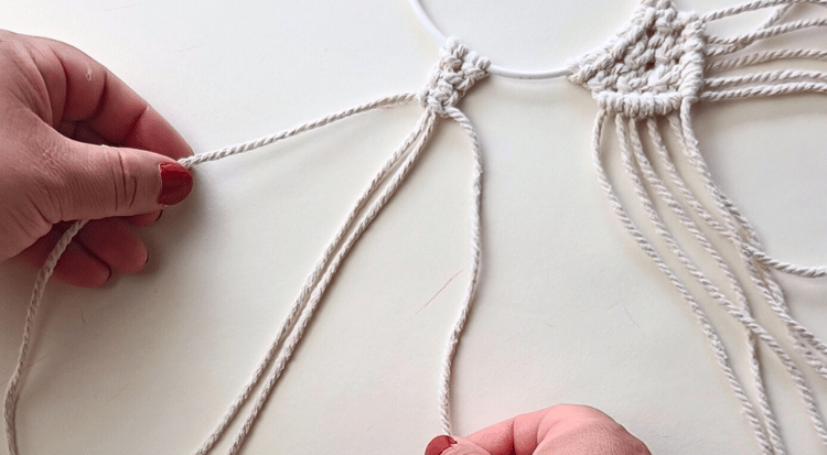 /content/dam/cultura-one/les-tutos/2023/noel/mini-suspensions-macrame/TUTO_CMS_Suspension-macrame_5.png