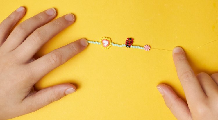 /content/dam/cultura-one/les-tutos/2023/paques/bracelet-amitie/TUTO_CMS_Paques-Bracelet-amitie_8.jpg