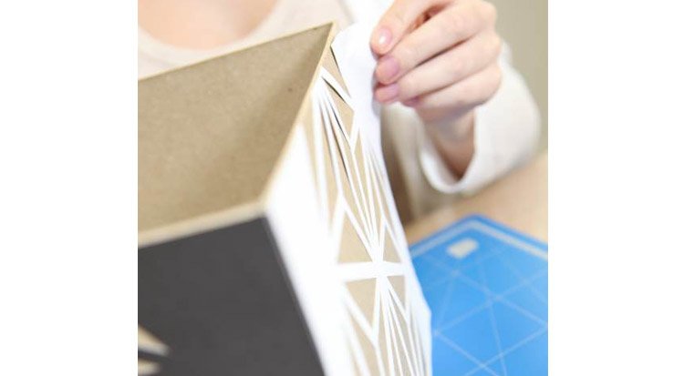 /content/dam/cultura-one/les-tutos/2023/rattrapage-tuto-fda/boites-cadeaux-nordic-geometric/TUTO_CMS_Boites-Nordic-Geometric_9.jpg