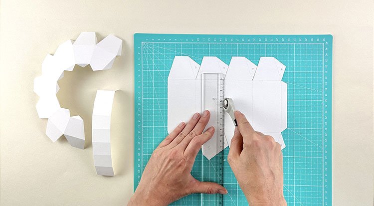 /content/dam/cultura-one/les-tutos/2023/tuto-vases-en-papier/TUTO_CMS_vase_2.jpg