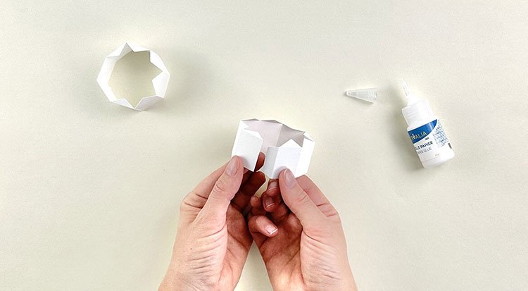/content/dam/cultura-one/les-tutos/2023/tuto-vases-en-papier/TUTO_CMS_vase_3.jpg