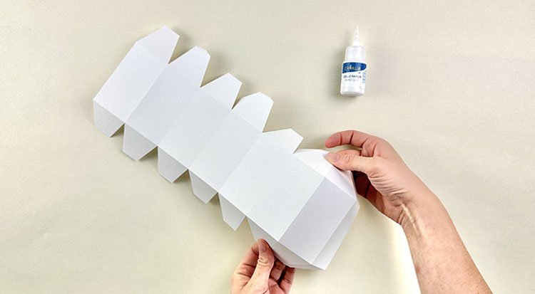 /content/dam/cultura-one/les-tutos/2023/tuto-vases-en-papier/TUTO_CMS_vase_5.jpg
