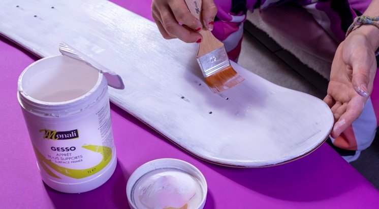 /content/dam/cultura-one/les-tutos/2024/cultures-urbaines/planche-de-skate-nuage-supersonic/TUTO_CMS_Custo-planche-skate-Bruno-Graffer_1.jpg