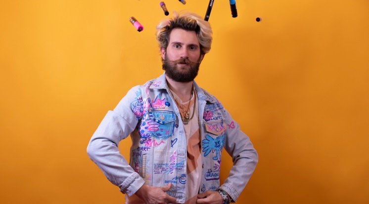 /content/dam/cultura-one/les-tutos/2024/cultures-urbaines/veste-en-jean-pinky-monster/TUTO_CMS_Veste-jean-Bruno-Graffer_8.jpg