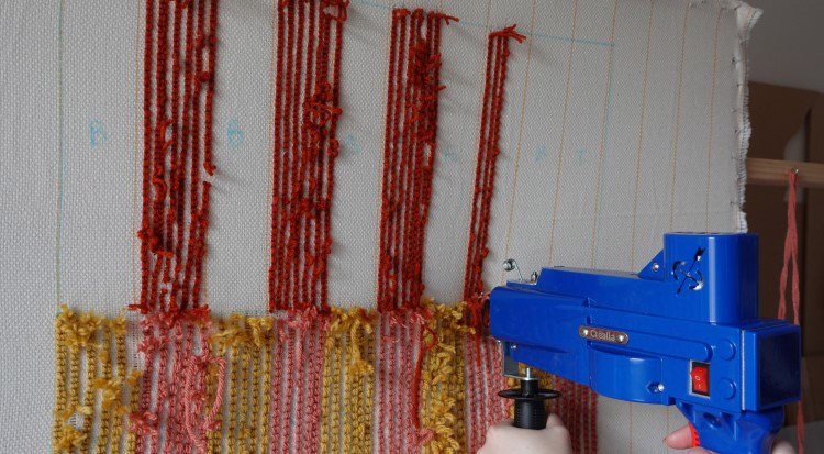 /content/dam/cultura-one/les-tutos/2024/deco-diy/tuto-coussins-en-tufting-et-punch-needle/TUTO_CMS_Coussins-tufting-punch-needle_5.jpg