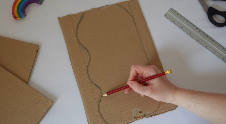 /content/dam/cultura-one/les-tutos/2024/deco-diy/tuto-luminaire-en-papier-mache/TUTO_CMS_Lampe-en-papier-mache_1.jpg