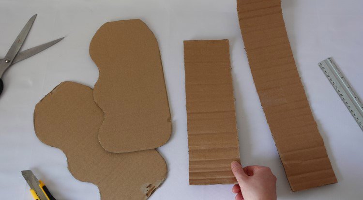 /content/dam/cultura-one/les-tutos/2024/deco-diy/tuto-luminaire-en-papier-mache/TUTO_CMS_Lampe-en-papier-mache_2.jpg